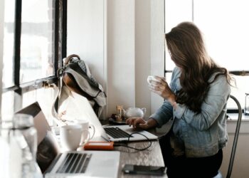 How to Review Any Company Blog (23 Smart Questions to Ask)